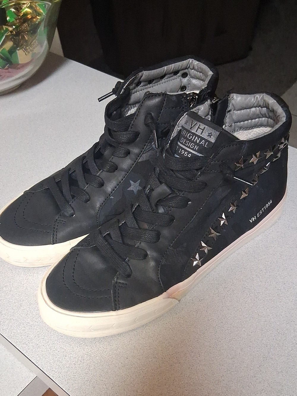 Used Vintage Havana Carbone Black High-Top Sneaker Size 7 With Star Stud Detail
